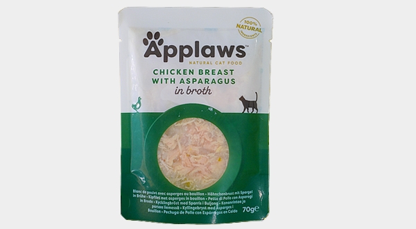 ابلاوز صدور الدجاج مع الهليون في المرق