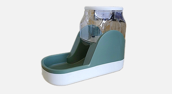 أكالة للقطط والحيوانات الأليفة لون أخضر