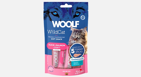 مكافآت وولف للقطط  بنكهة البط والسلمون ، 5 قطع × 14 غرام